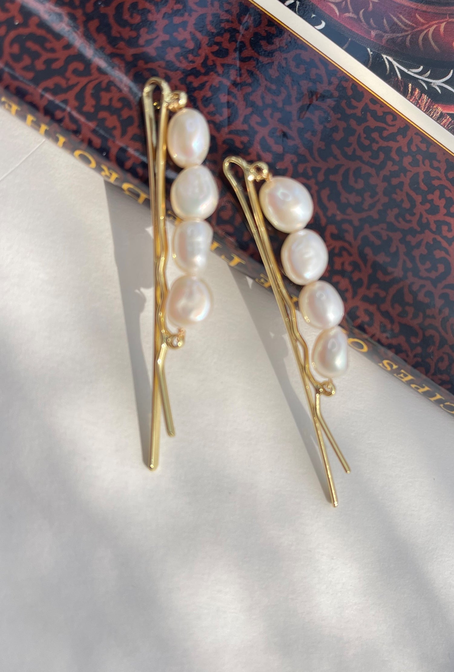 baroque pearl hairpins (a set of 2)